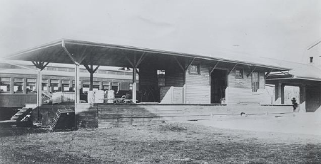 Sag-Harbor-Express-House_c.1918_Huneke.jpg (186957 bytes)